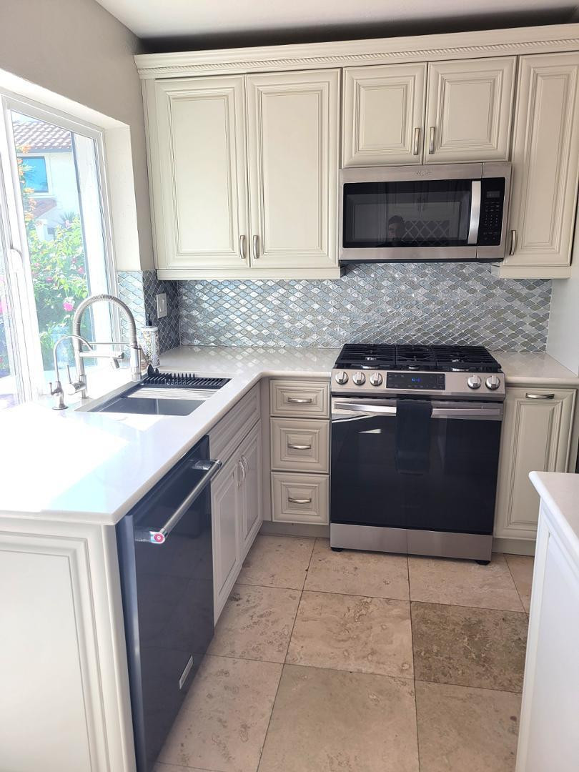 5770 North Scottsdale Road Paradise Valley, AZ 85253 - Photo 7 of 25 a kitchen with a stove sink and microwave