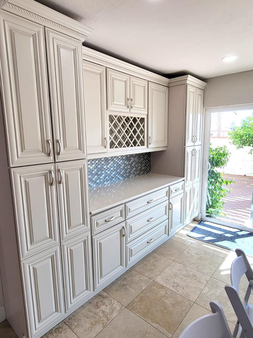 5770 North Scottsdale Road Paradise Valley, AZ 85253 - Photo 10 of 25 a view of a kitchen with windows