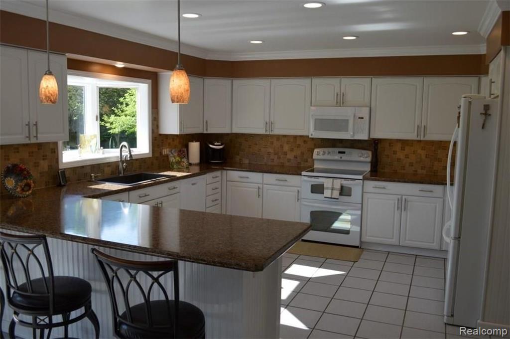 50870 Dequindre Road Utica, MI 48317 - Photo 2 of 21