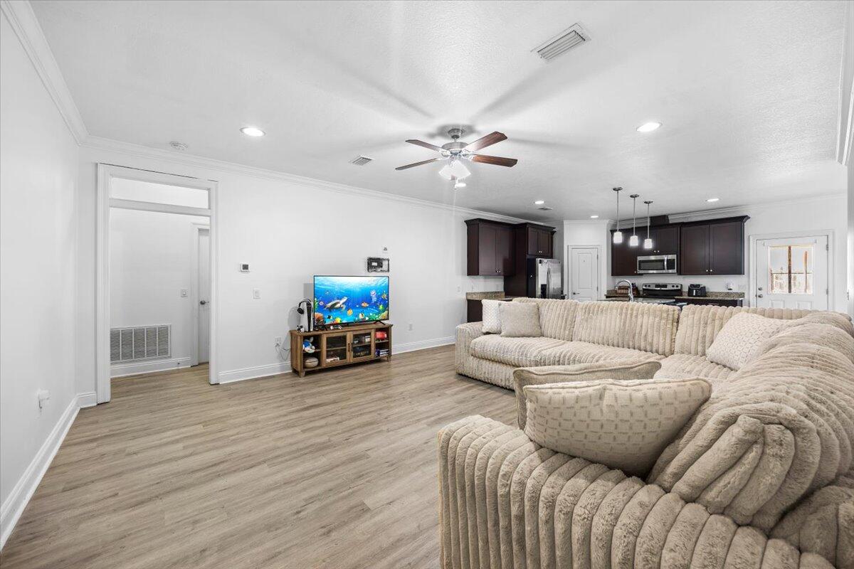 2145 Janet Street Navarre, FL 32566 - Photo 9 of 28 09-1V3A7371