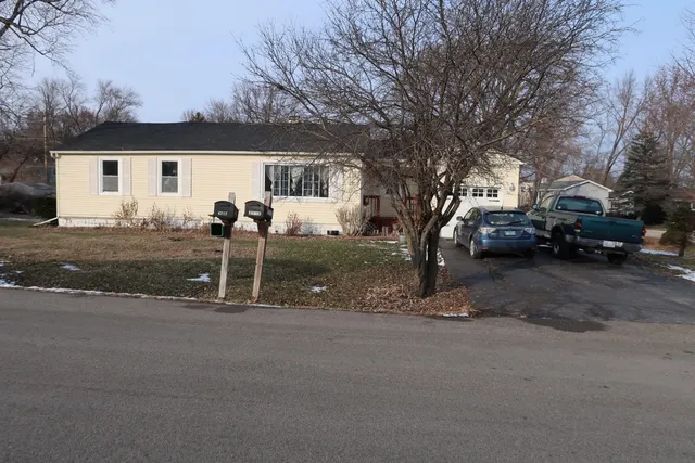 $199,900 | 4218 Parkway Avenue, McHenry, IL 60050