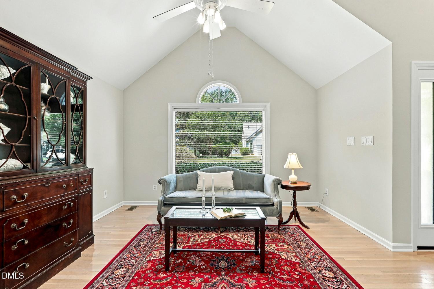 010-042-Living Room-1500x1000