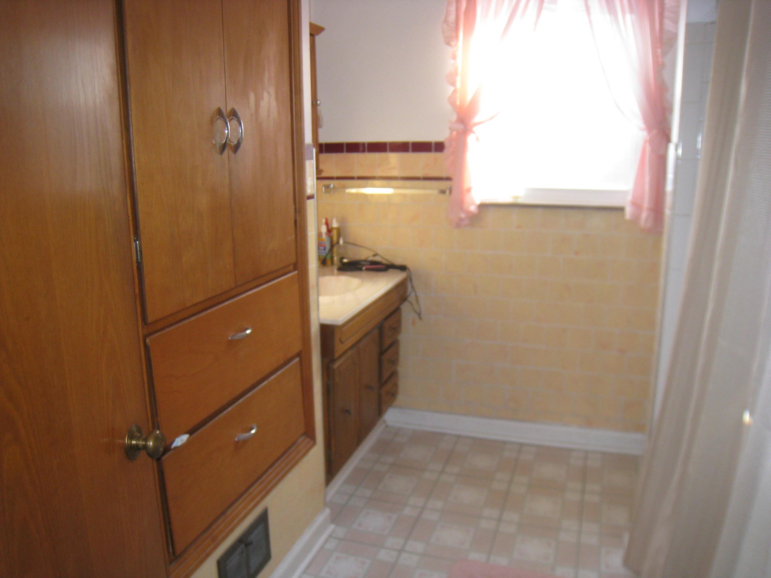 2524 Dover Road Columbus, OH 43209 - Photo 11 of 24