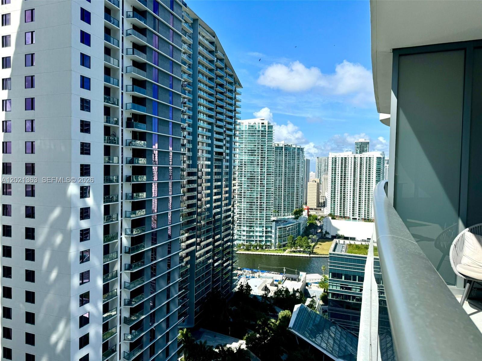45 Southwest 9th Street, Unit 3107 Miami, FL 33130 - Photo 7 of 12 a view of a balcony