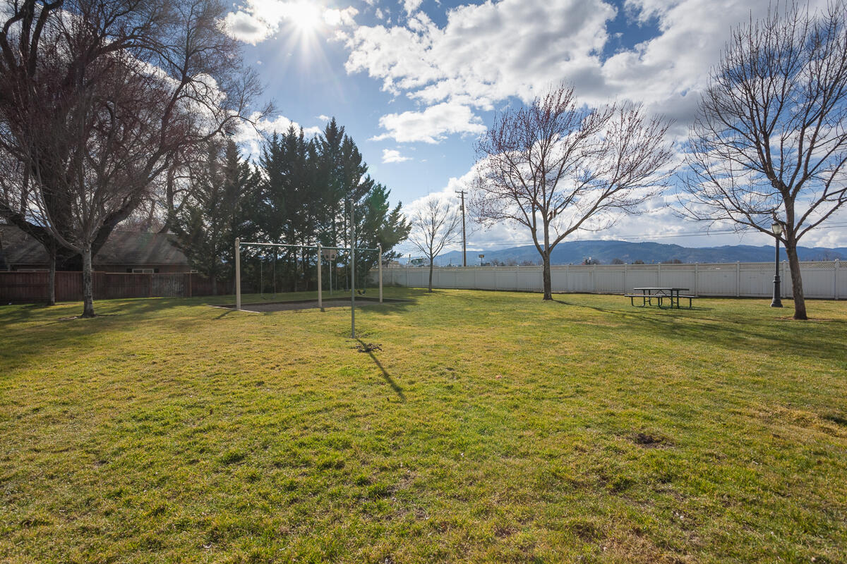324 Live Oak Loop Central Point, OR 97502 - Photo 26 of 30 COMMUNITY PARK