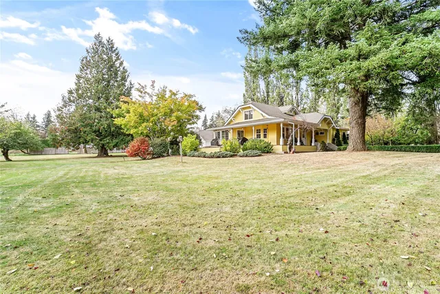 a view of outdoor space with garden view