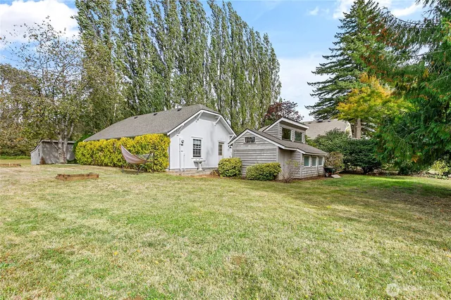 a view of outdoor space with garden view