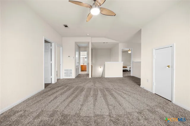 a view of empty room with a ceiling fan