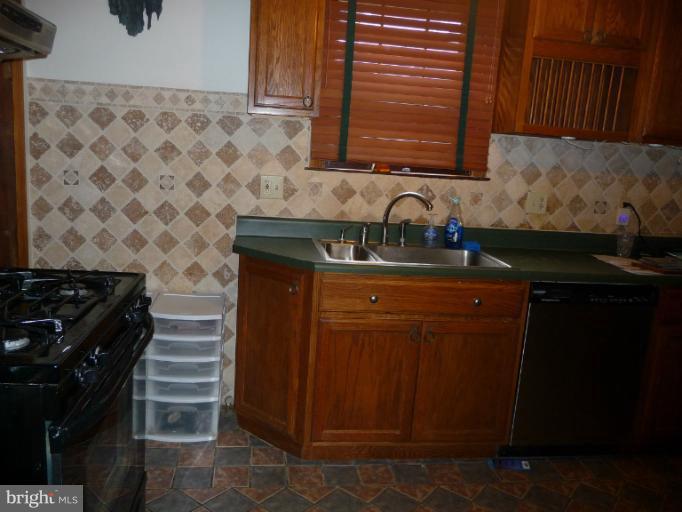 5819 Clearspring Road Baltimore, MD 21212 - Photo 11 of 15 Kitchen