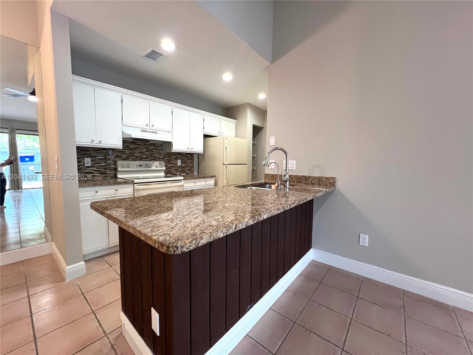 1077 Goldenrod Road, Unit 1077 Wellington, FL 33414 - Photo 7 of 19