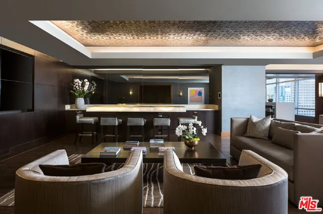 $6,250 | 900 West Olympic Boulevard, Unit 32F, Los Angeles, CA 90015