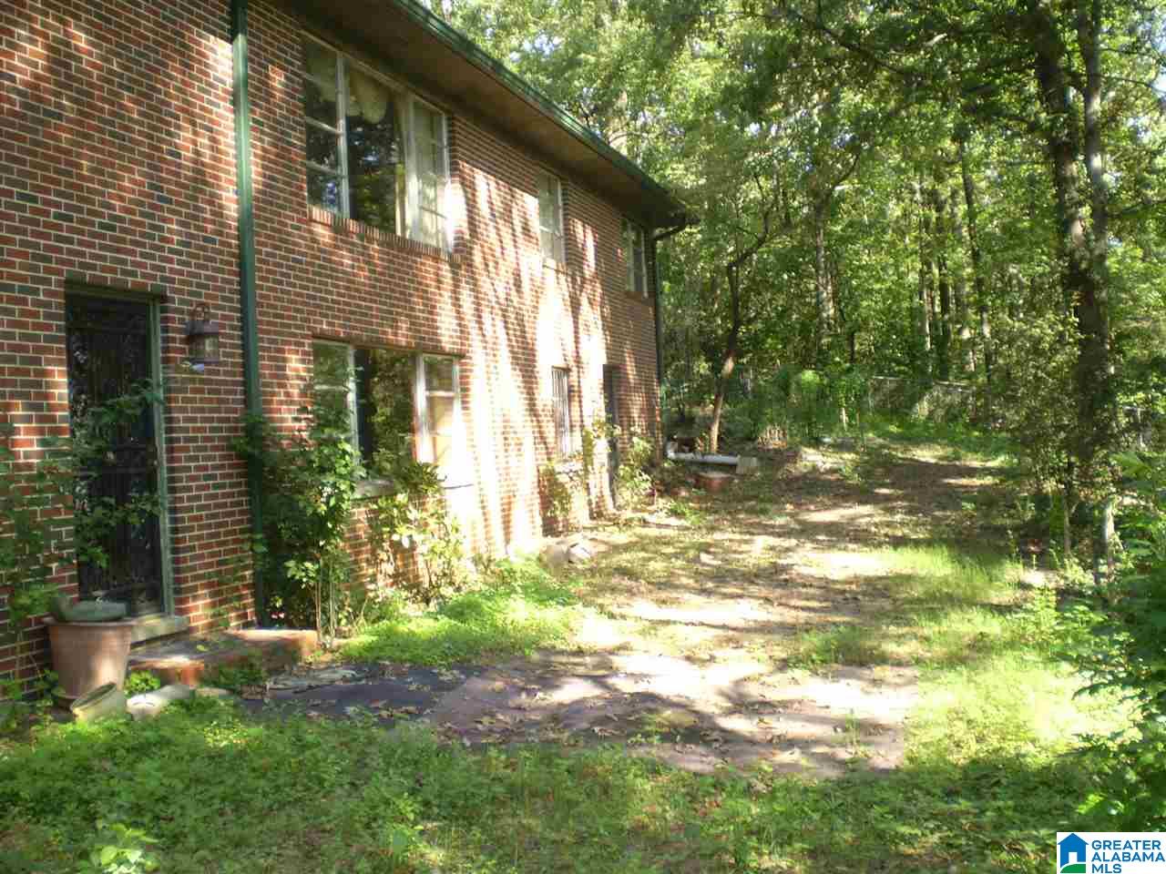 208 26th Avenue Northeast Center Point, AL 35215 - Photo 7 of 50