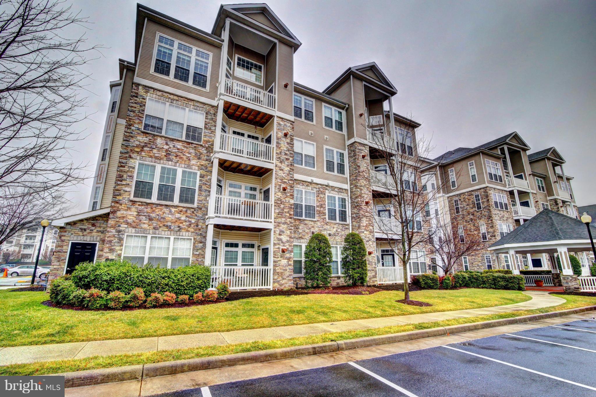 506 Sunset View Terrace Southeast, Unit 301 Leesburg, VA 20175 - Photo 1 of 19 Exterior (Front)