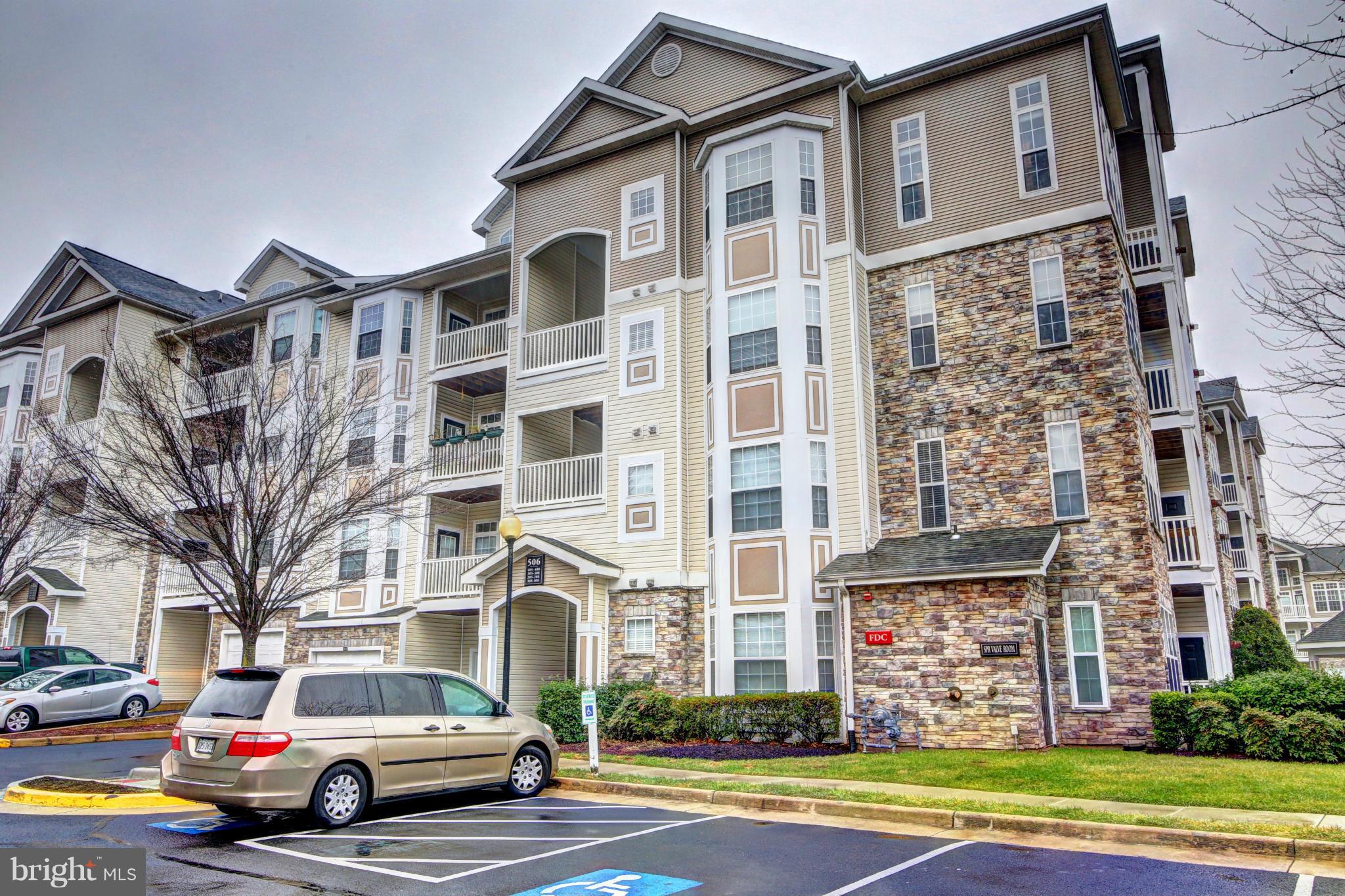 506 Sunset View Terrace Southeast, Unit 301 Leesburg, VA 20175 - Photo 2 of 19 Exterior (Front)