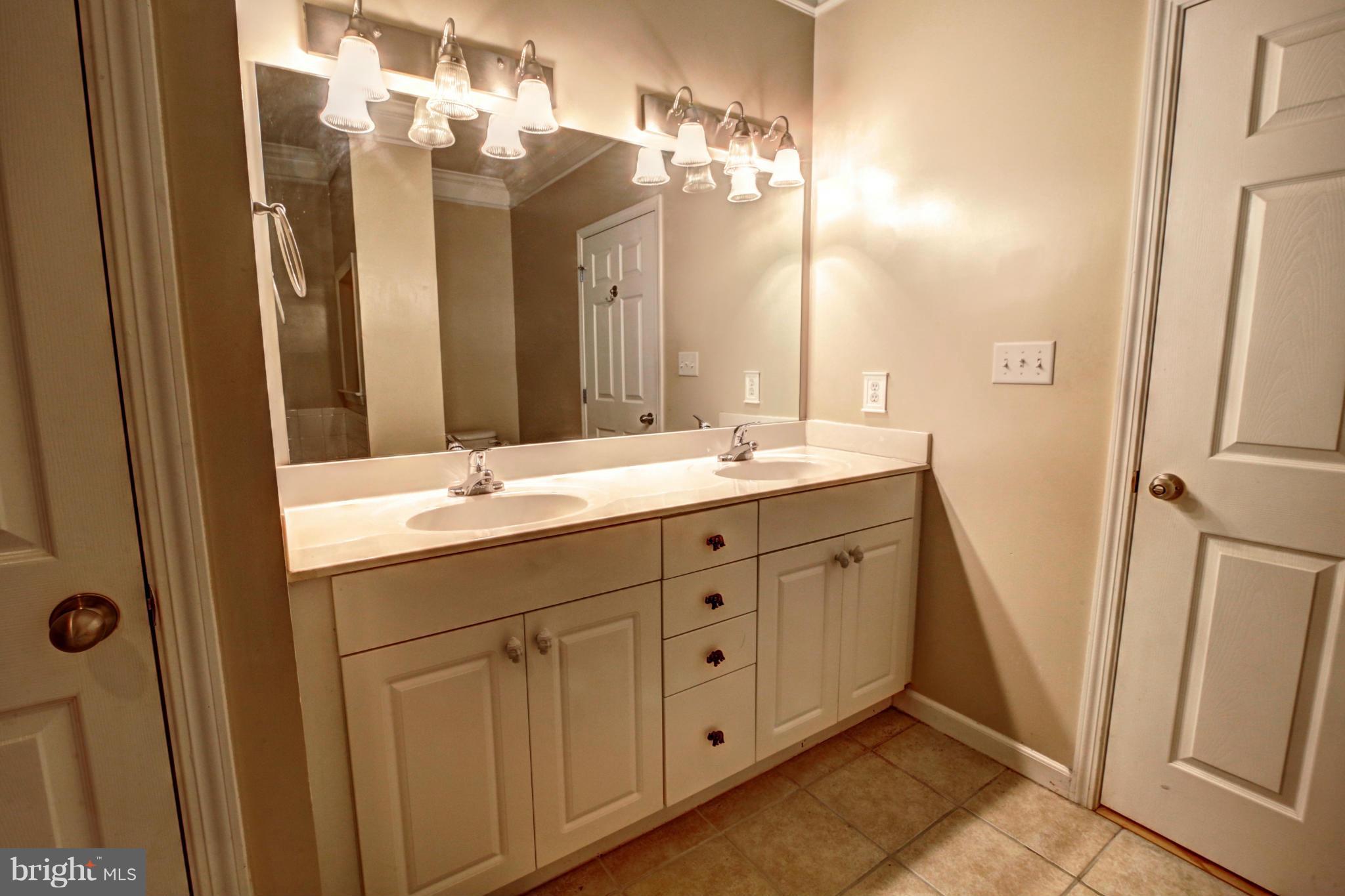 506 Sunset View Terrace Southeast, Unit 301 Leesburg, VA 20175 - Photo 16 of 19 Bath