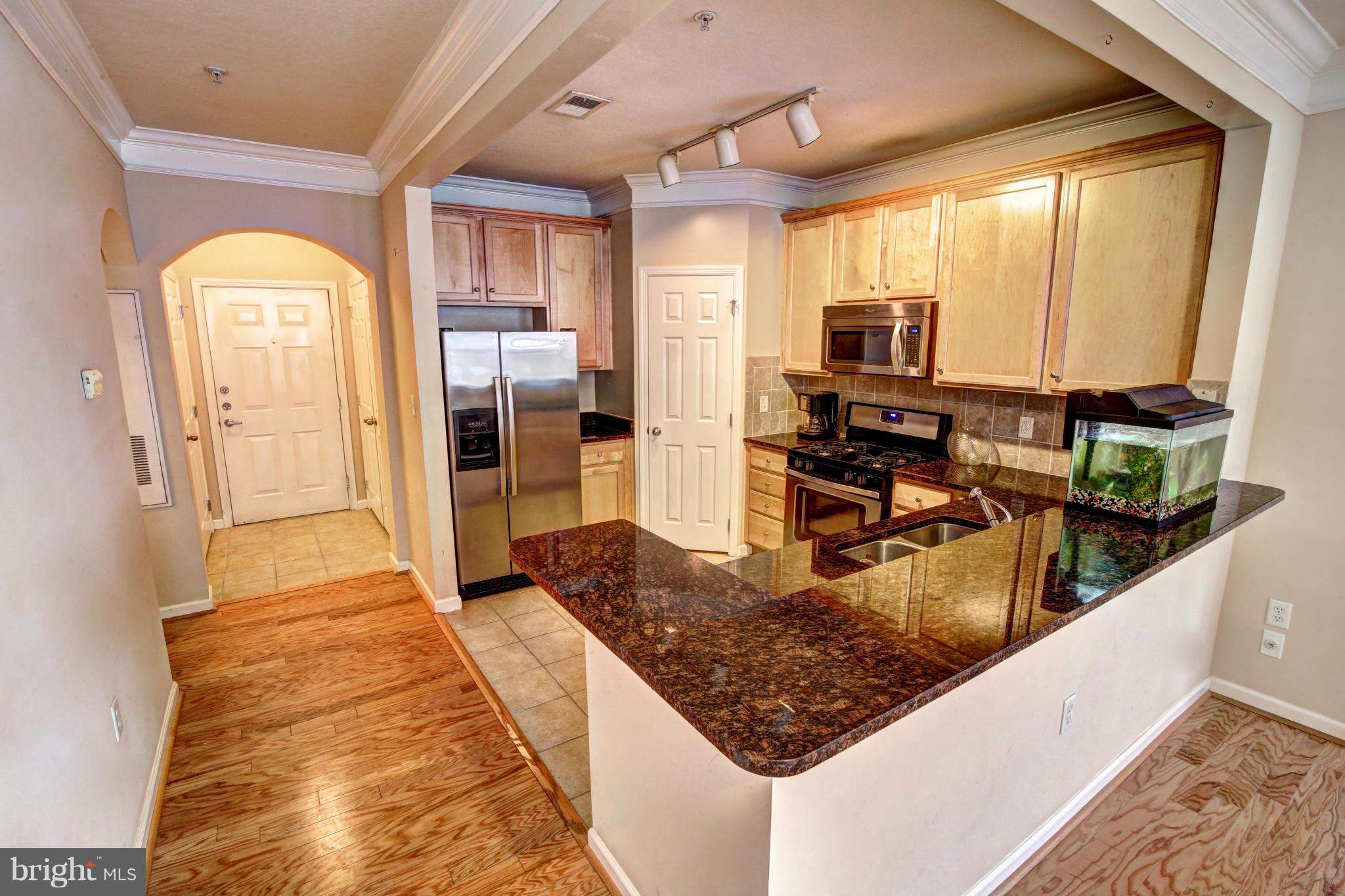 506 Sunset View Terrace Southeast, Unit 301 Leesburg, VA 20175 - Photo 4 of 19 Kitchen