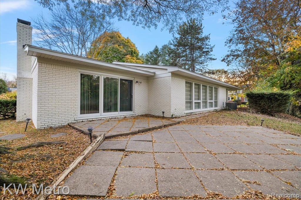 4751 South Valleyview Road West Bloomfield, MI 48323 - Photo 34 of 38 Gallery Image 34