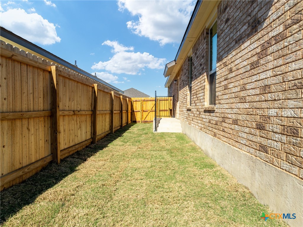 5104 Rose Gdn Loop Killeen, TX 76542 - Photo 25 of 29 a view of a backyard