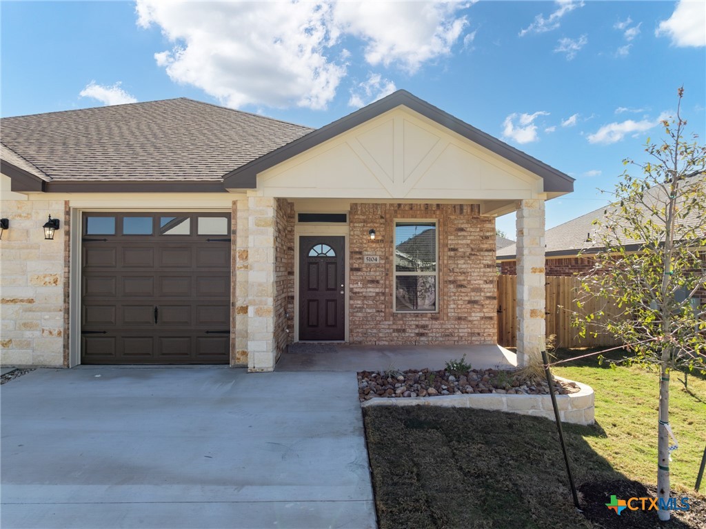 5104 Rose Gdn Loop Killeen, TX 76542 - Photo 3 of 29 a view of a house with a outdoor space