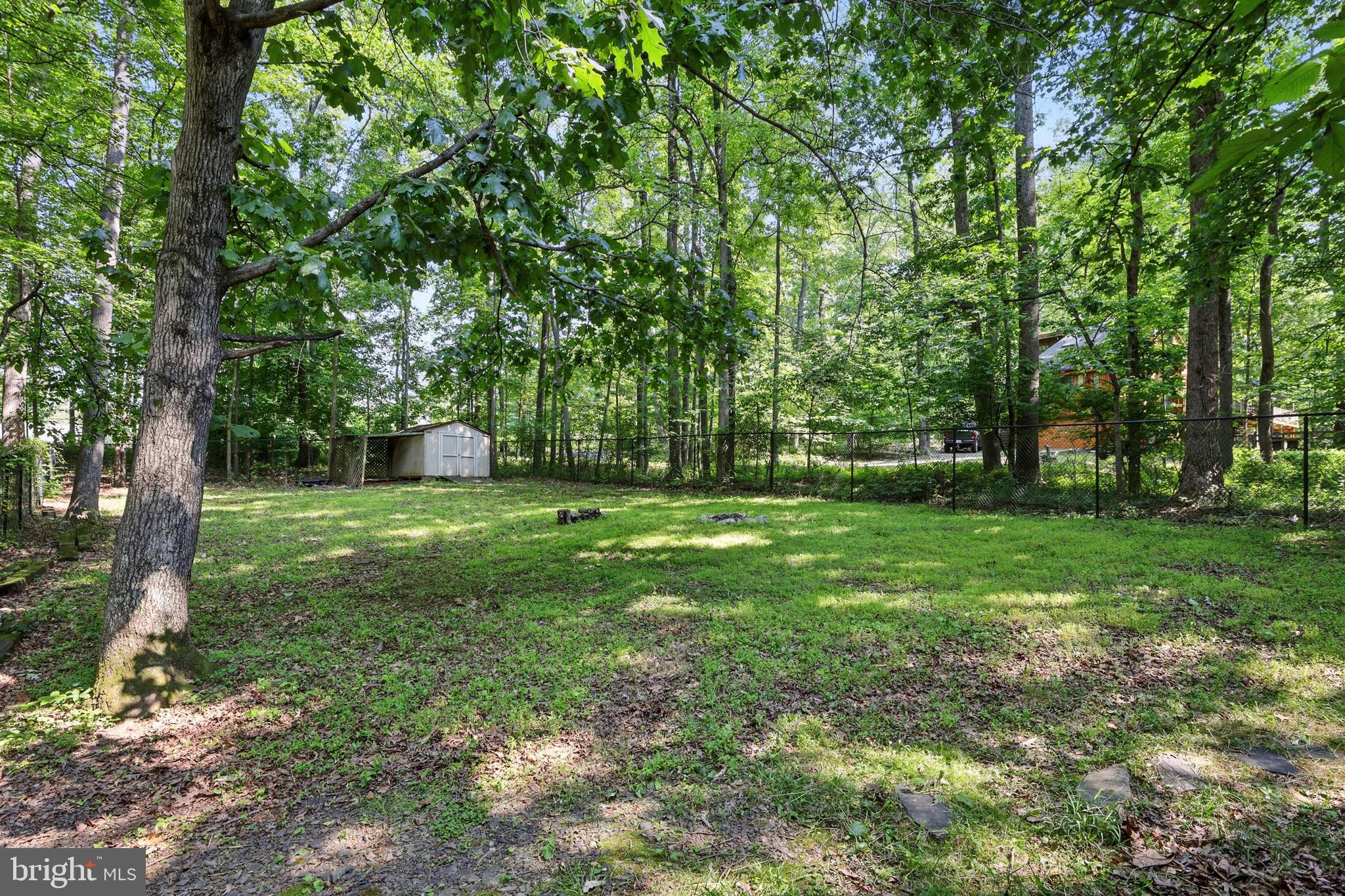 5529 Raider Drive Warrenton, VA 20187 - Photo 31 of 36 Side yard