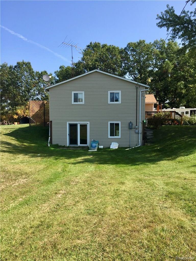 10445 Gordon Road Fenton, MI 48430 - Photo 2 of 16 Side Walkout Basement