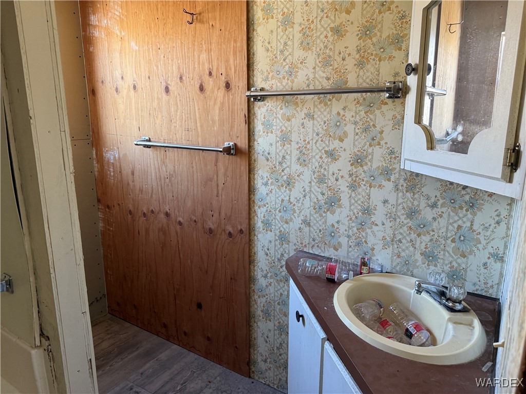 4248 West Ranch Road Golden Valley, AZ 86413 - Photo 18 of 42 Bathroom