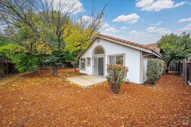 a view of a livingroom with a ceiling fan window and a kitchen