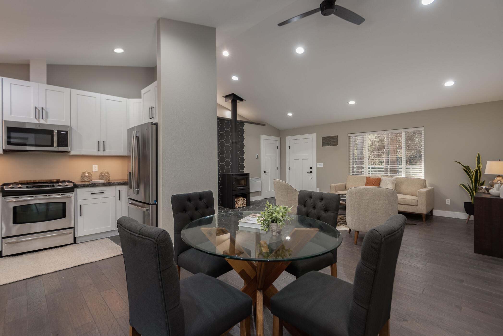 17032 Merced Road Bend, OR 97707 - Photo 8 of 36 08Dining to great room