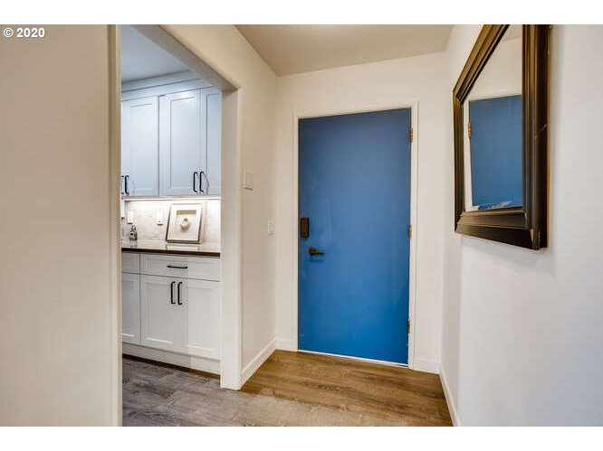 9400 Southwest View Point Terrace Portland, OR 97219 - Photo 2 of 32 Gallery Image 2