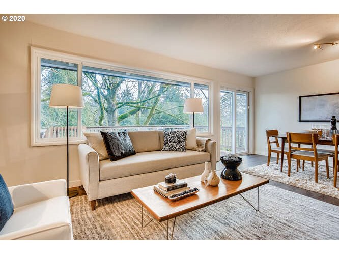 9400 Southwest View Point Terrace Portland, OR 97219 - Photo 11 of 32 Gallery Image 11