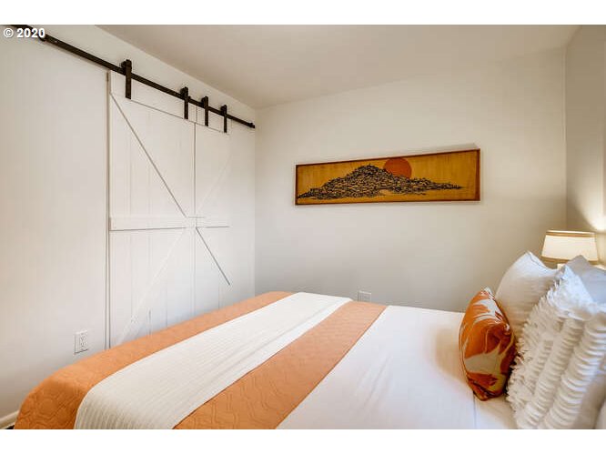 9400 Southwest View Point Terrace Portland, OR 97219 - Photo 13 of 32 Gallery Image 13