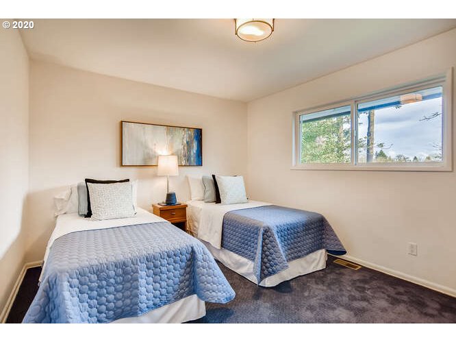 9400 Southwest View Point Terrace Portland, OR 97219 - Photo 14 of 32 Gallery Image 14