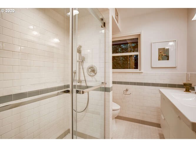 9400 Southwest View Point Terrace Portland, OR 97219 - Photo 16 of 32 Gallery Image 16