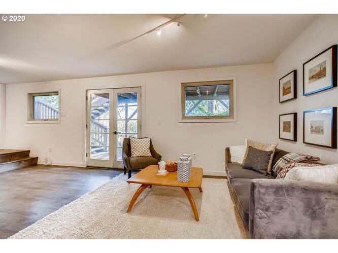 9400 Southwest View Point Terrace Portland, OR 97219 - Photo 18 of 32 Gallery Image 18
