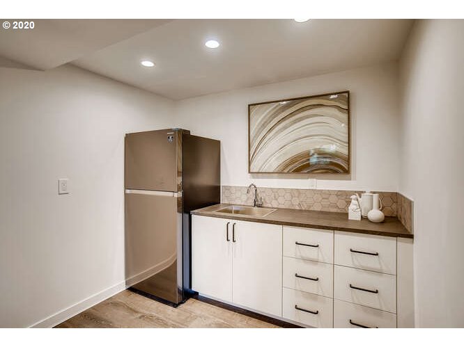 9400 Southwest View Point Terrace Portland, OR 97219 - Photo 20 of 32 Gallery Image 20