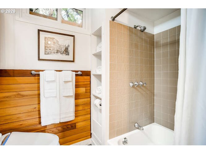 9400 Southwest View Point Terrace Portland, OR 97219 - Photo 24 of 32 Gallery Image 24