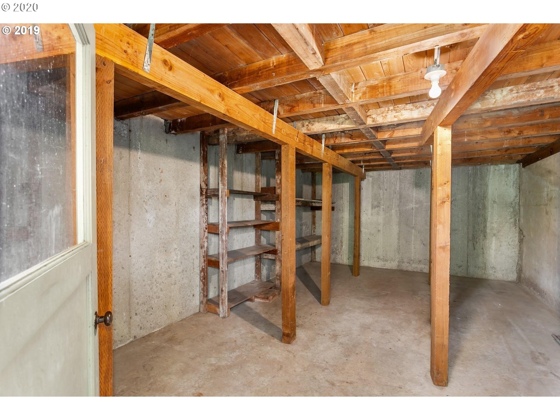9400 Southwest View Point Terrace Portland, OR 97219 - Photo 28 of 32 Gallery Image 28