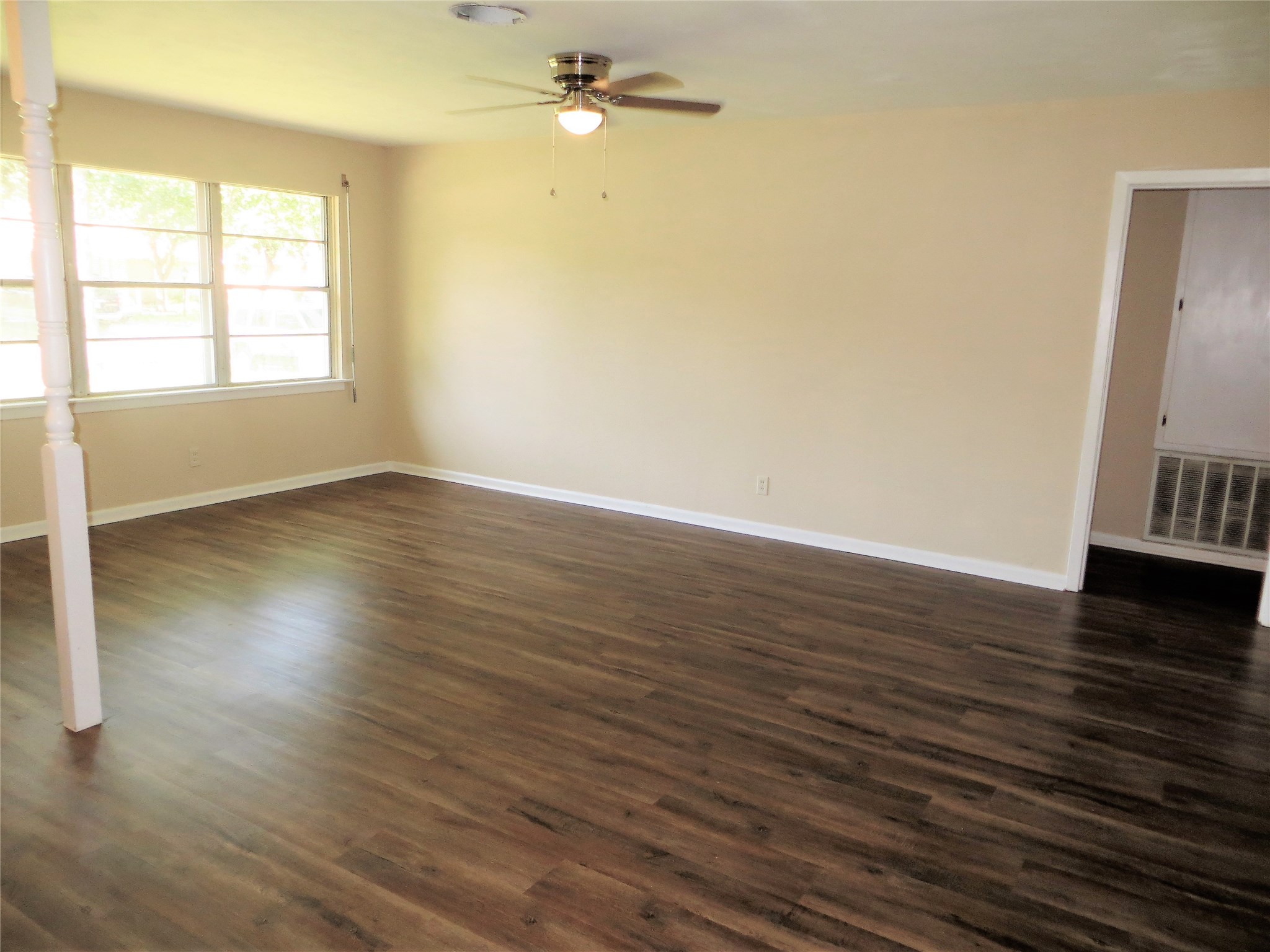 2809 Rosadele Street La Marque, TX 77568 - Photo 6 of 33