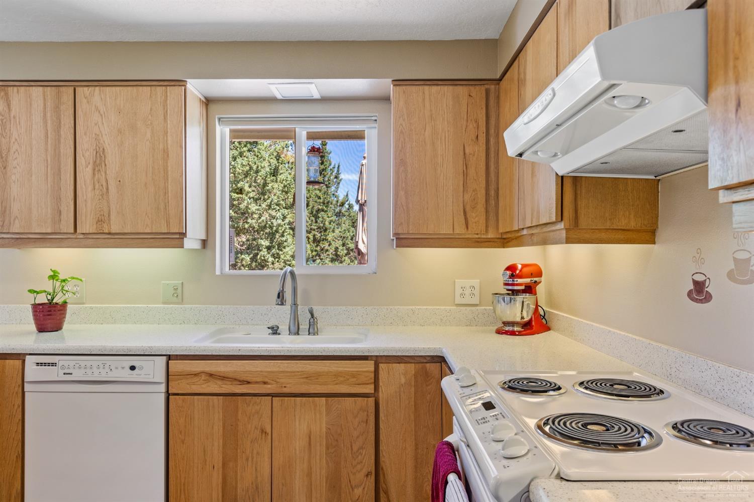 21110 Country Squire Road Bend, OR 97701 - Photo 9 of 25 Additional Photo