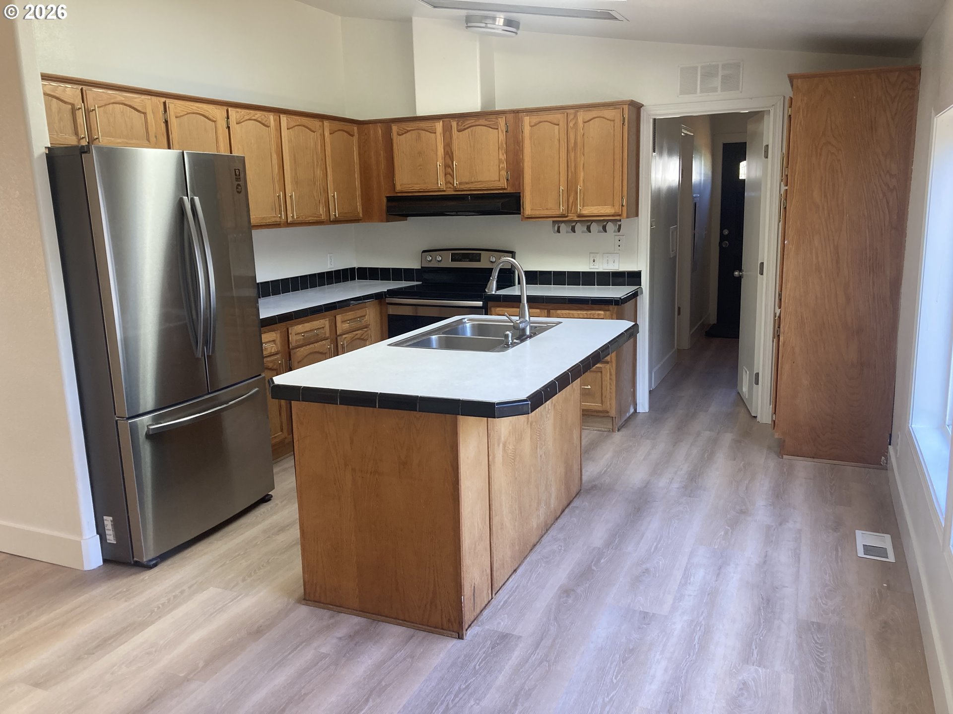 477 48th Street Springfield, OR 97478 - Photo 4 of 11