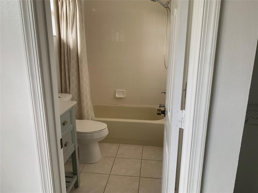 4243 Northwest 68 Way, Unit 4243 Fort Lauderdale, FL 33319 - Photo 5 of 15 a bathroom with a granite countertop toilet a sink and bathtub
