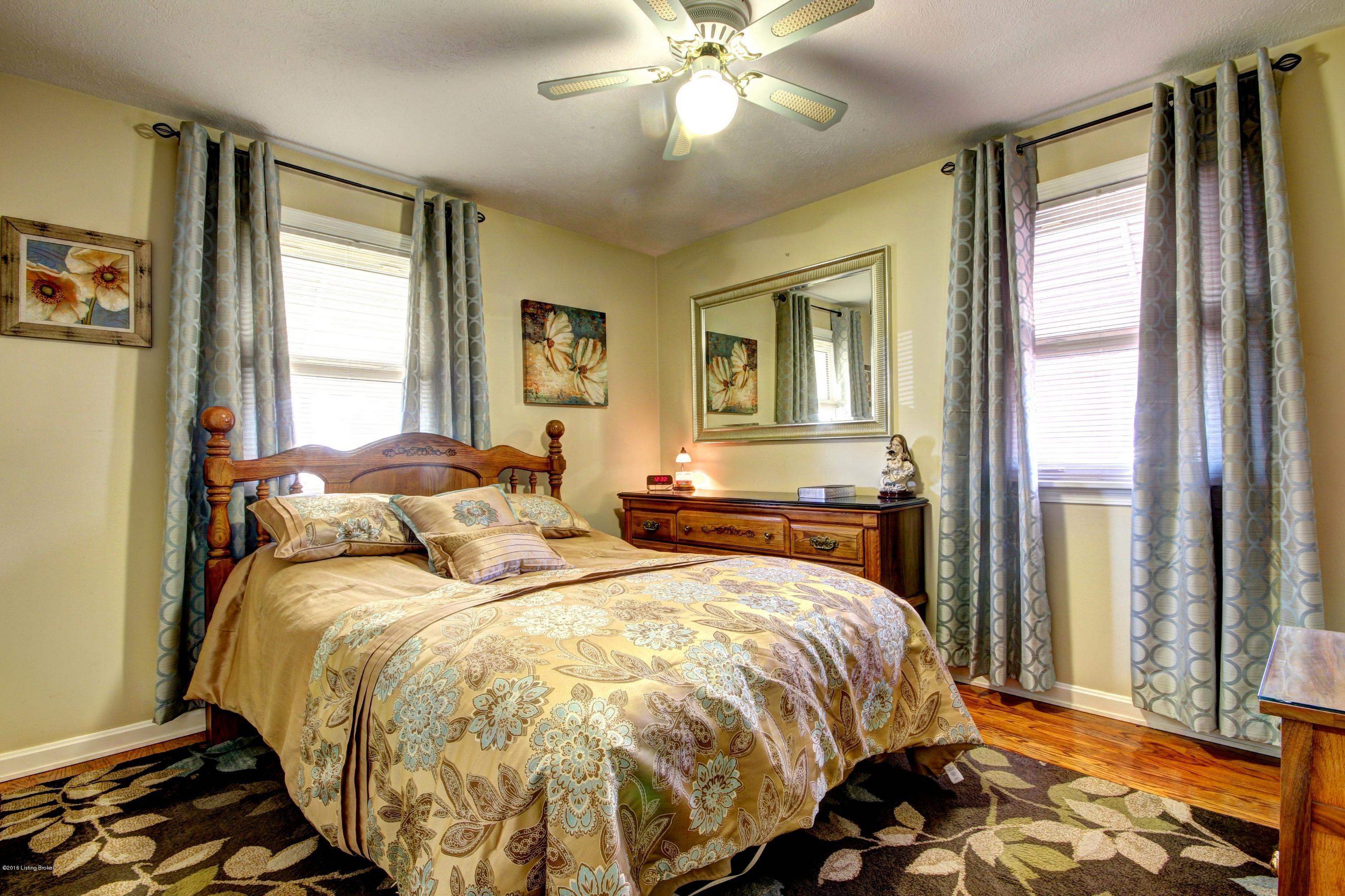 6323 Doe Run Road Louisville, KY 40216 - Photo 15 of 55 Bedroom