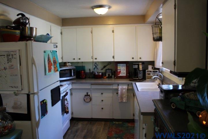 1328 3rd Street Northwest Salem, OR 97304 - Photo 7 of 28