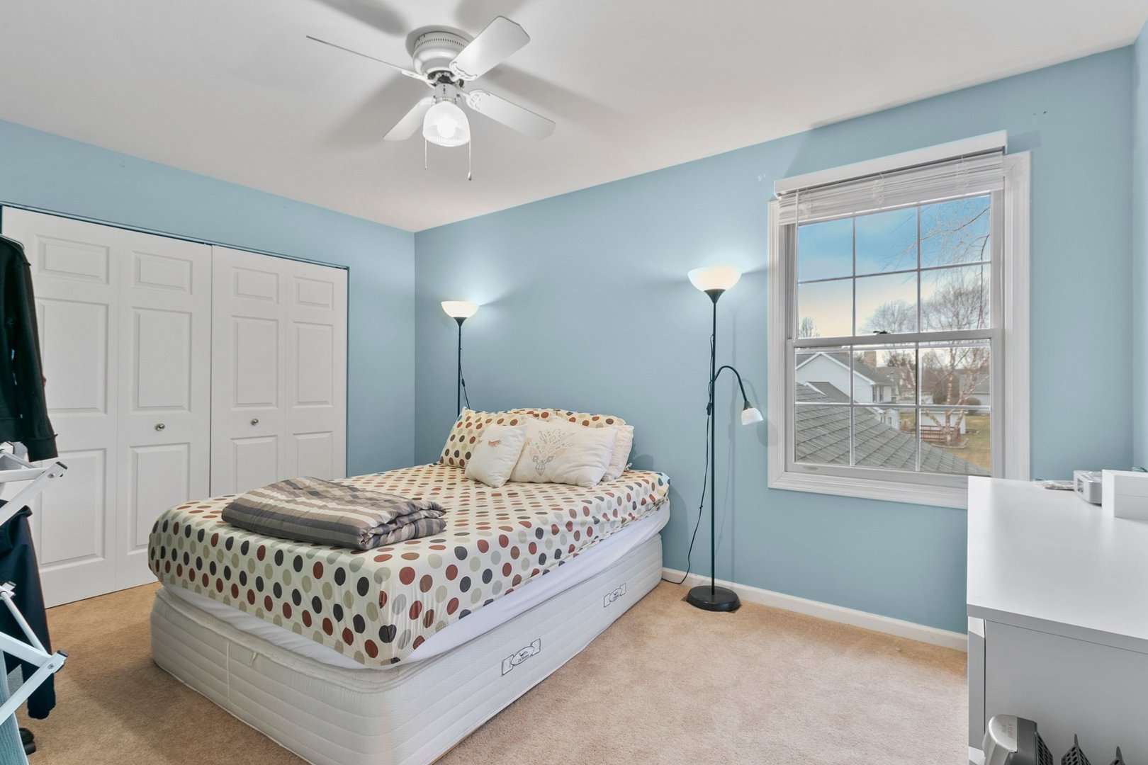 323 Bryan Drive Cary, IL 60013 - Photo 10 of 21 a bedroom with a bed and a window