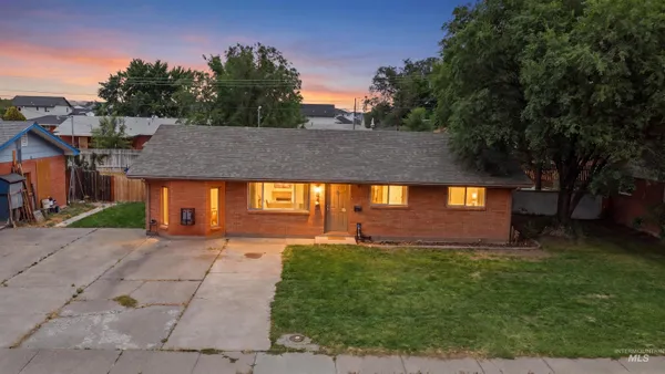 $290,000 | 940 East 16th N Street, Mountain Home, ID 83647