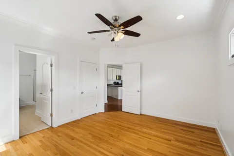 a view of a livingroom with a ceiling fan