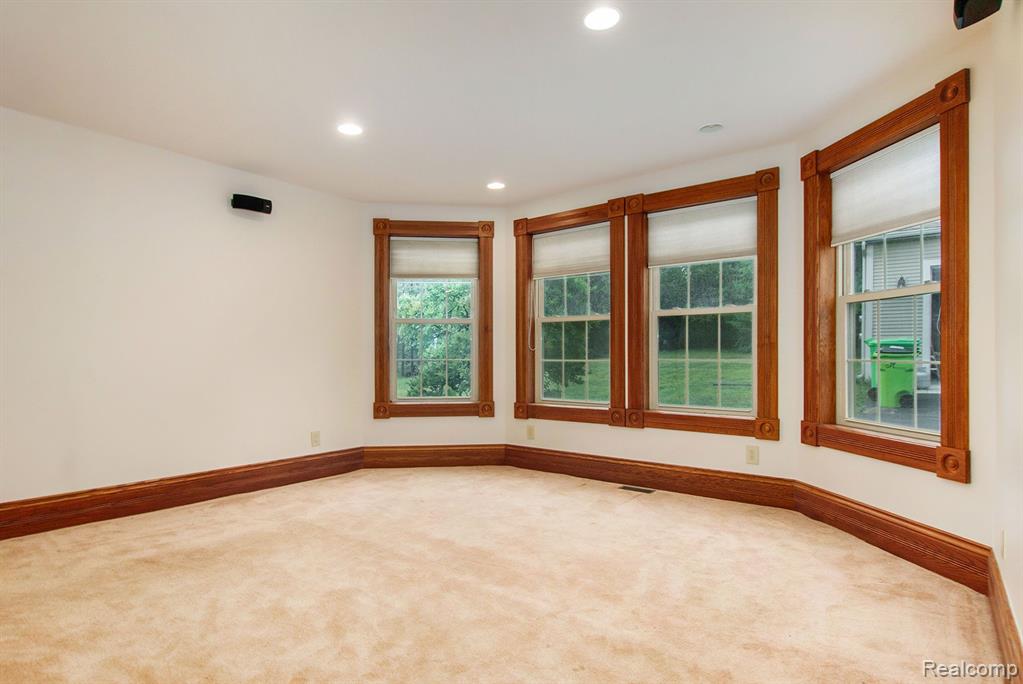 9001 Bergin Road Howell, MI 48843 - Photo 6 of 54