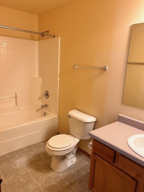 623 Waterview Court Naperville, IL 60563 - Photo 19 of 22 a bathroom with a sink a toilet and shower