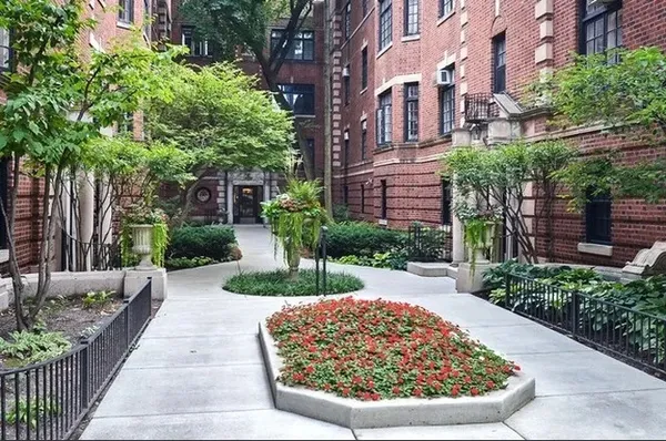 $580,000 | 507 West Aldine Avenue, Unit 1B, Chicago, IL 60657
