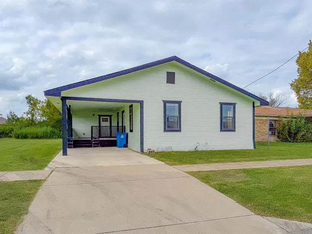 $230,000 | 1112 East 13th Avenue, Corsicana, TX 75110